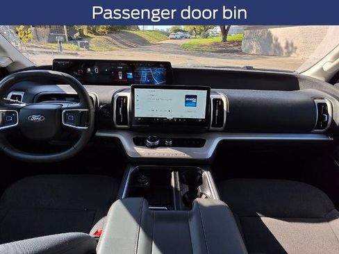 Certified 2025 Ford Expedition Active image 10