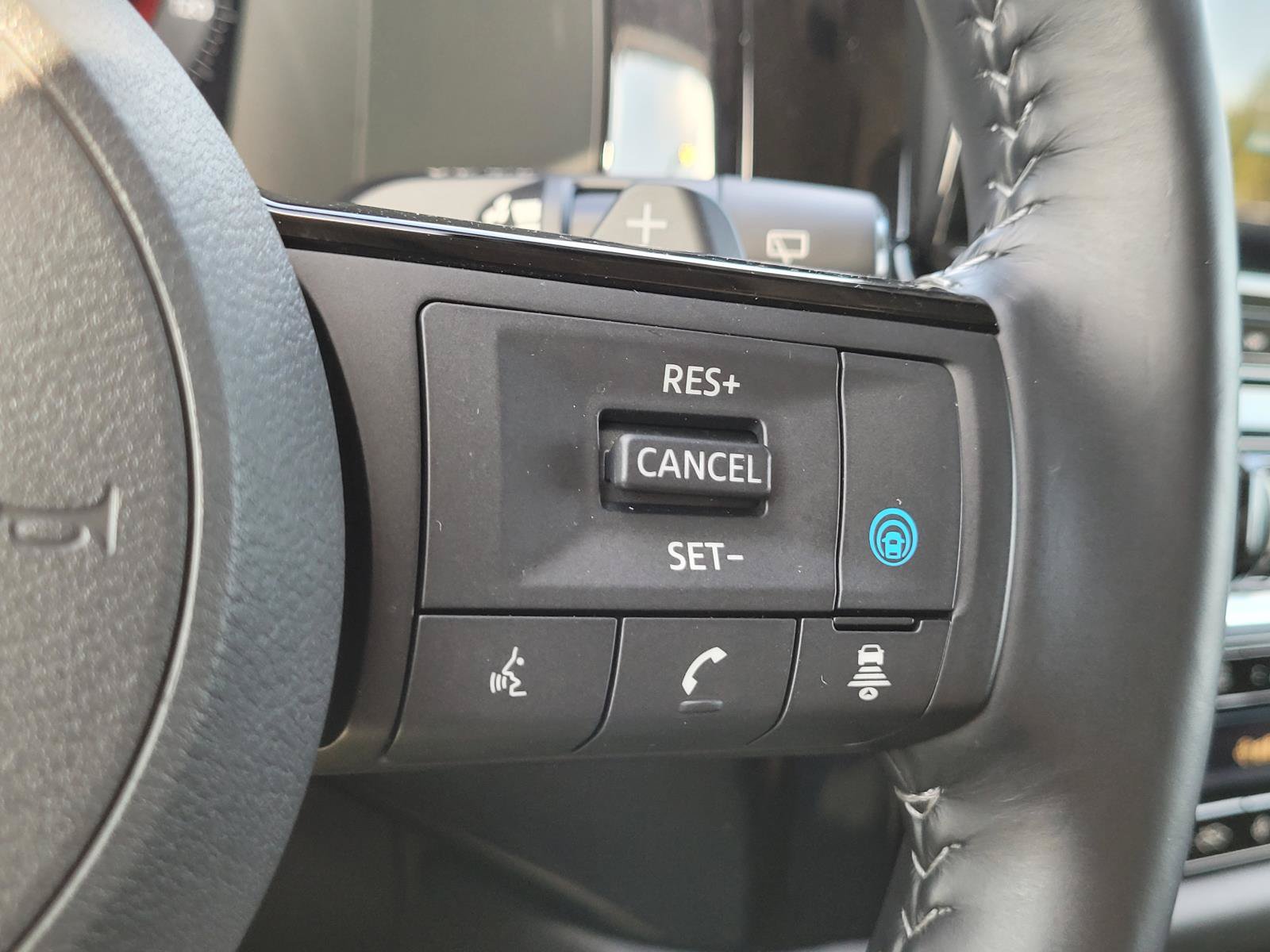 Used 2025 Nissan Pathfinder Platinum w/ Cargo Package FWD image 8