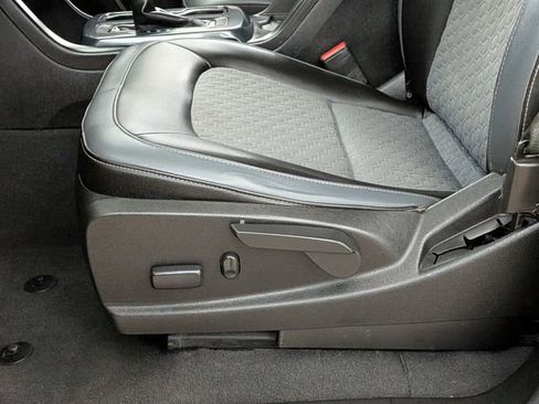 Used 2019 Chevrolet Colorado Z71 AWD/4WD image 14