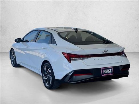 Used 2025 Hyundai Elantra SEL FWD image 3