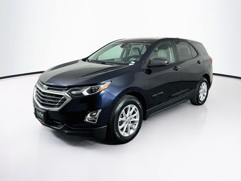 Used 2020 Chevrolet Equinox LS w/ LS Convenience Package FWD image 3