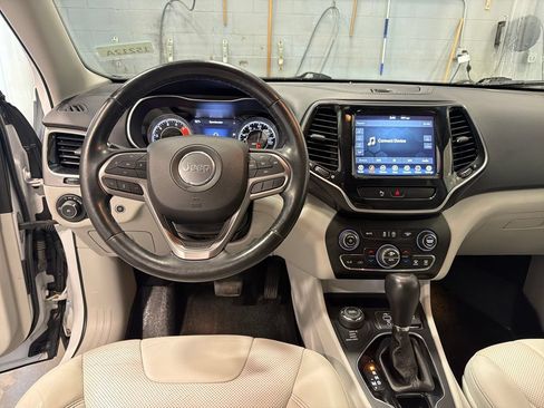 Used 2019 Jeep Cherokee Limited AWD/4WD image 5