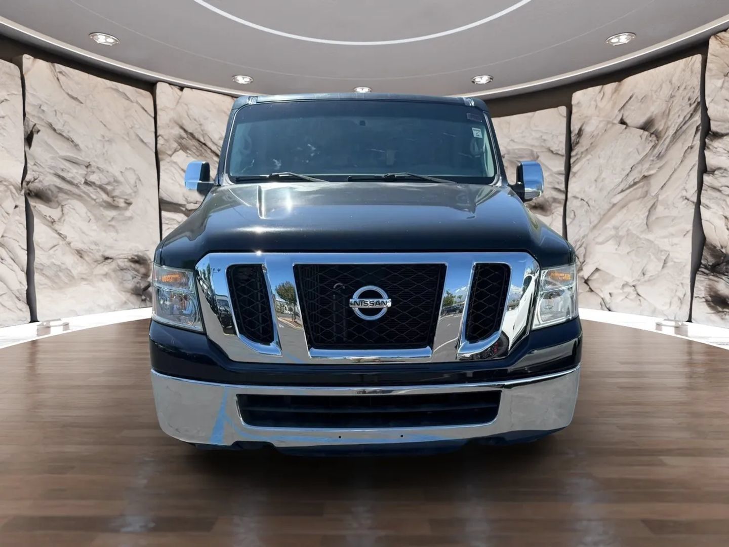 Used 2018 Nissan NV 3500 SV RWD image 2