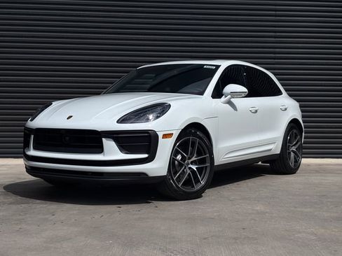 New 2026 Porsche Macan image 1