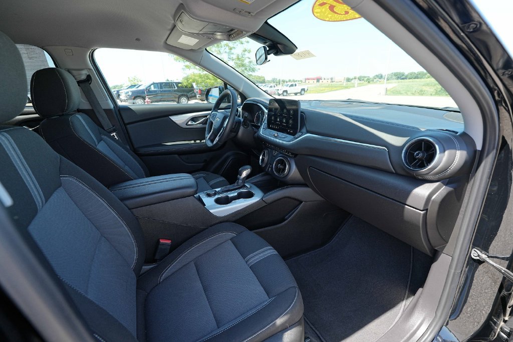 Used 2025 Chevrolet Blazer LT AWD/4WD image 24