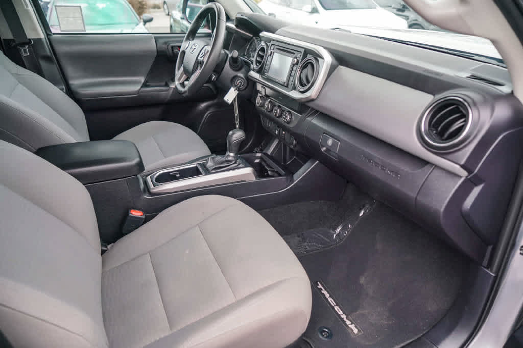 Used 2019 Toyota Tacoma SR5 AWD/4WD image 15