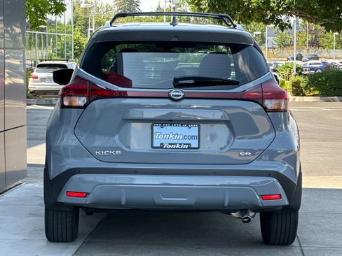 Used 2022 Nissan Kicks SR w/ Interior Electronics Package FWD image 4