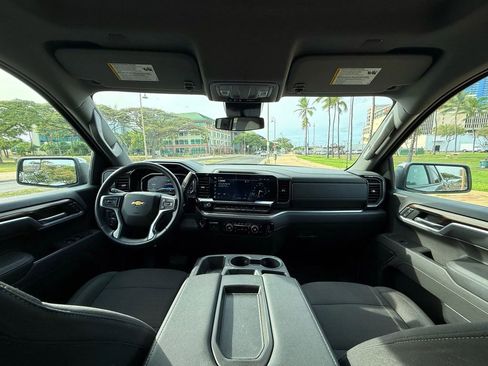 Used 2025 Chevrolet Silverado 1500 LT w/ Protection Package image 10