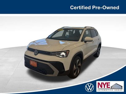 Used 2025 Volkswagen Taos SE w/ Panoramic Sunroof Package