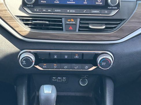 Used 2024 Nissan Altima 2.5 SV FWD image 19