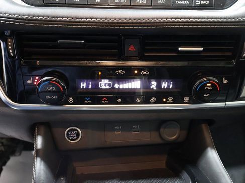 Used 2023 Nissan Rogue SL w/ SL Premium Package image 31