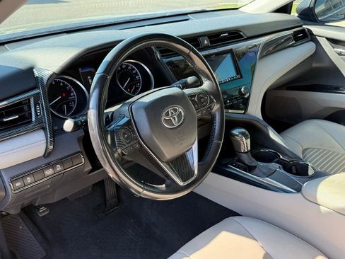 Used 2019 Toyota Camry SE image 2