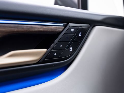 Certified 2024 Porsche Macan 4 Electric image 28