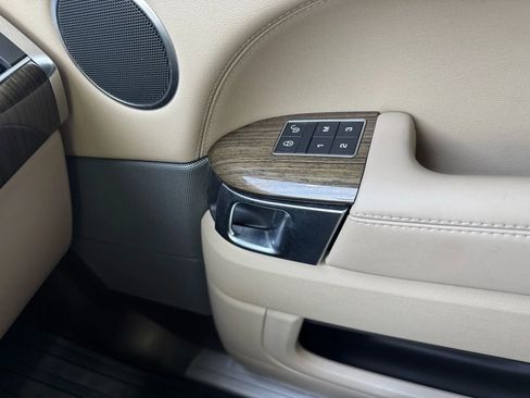 Used 2017 Land Rover Range Rover Sport HSE image 33