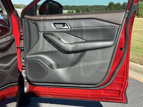 Used 2021 Nissan Rogue SV w/ Premium Package image 13