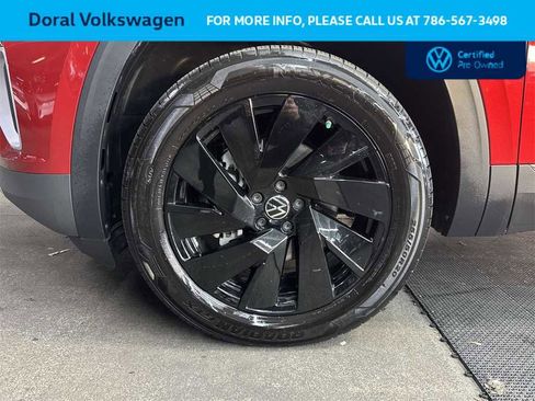 Certified 2025 Volkswagen Atlas SE w/ Black Wheel Package image 10