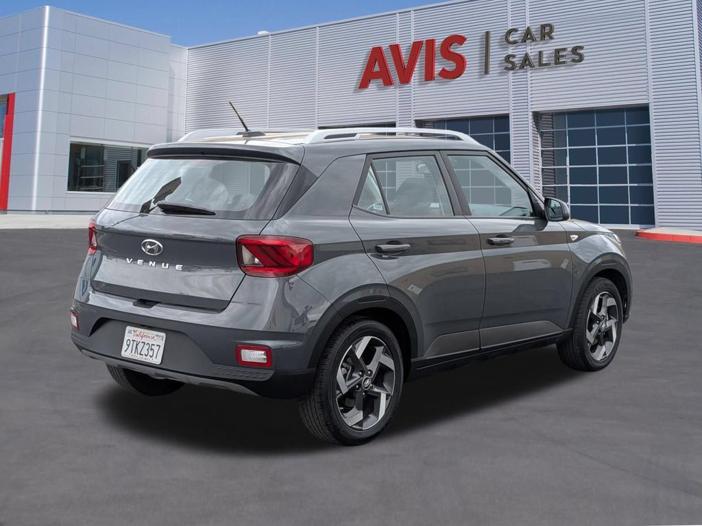 Used 2025 Hyundai Venue SEL FWD image 6