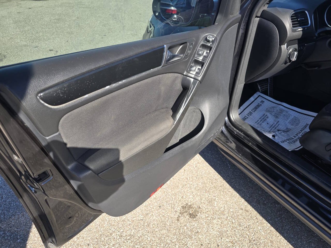 Used 2013 Volkswagen Golf 4-Door FWD image 17
