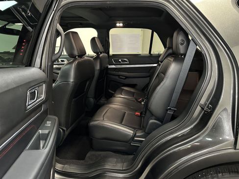 Used 2018 Ford Explorer Sport image 32