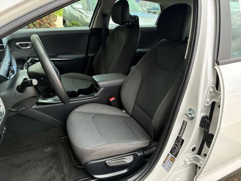 Used 2025 Kia K4 LXS image 36