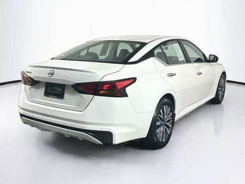 Used 2025 Nissan Altima 2.5 SV FWD image 9