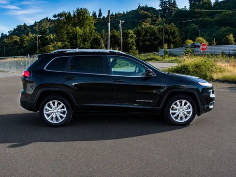 Used 2016 Jeep Cherokee Limited AWD/4WD image 9
