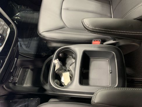 New 2026 Chrysler Pacifica Select image 14