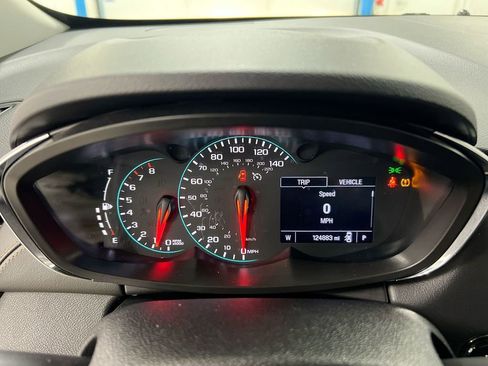Used 2019 Chevrolet Trax LT w/ LT Convenience Package AWD/4WD image 12