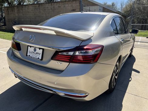 Used 2017 Honda Accord EX-L image 38