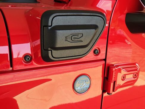 Used 2025 Jeep Wrangler Unlimited Sahara AWD/4WD image 20