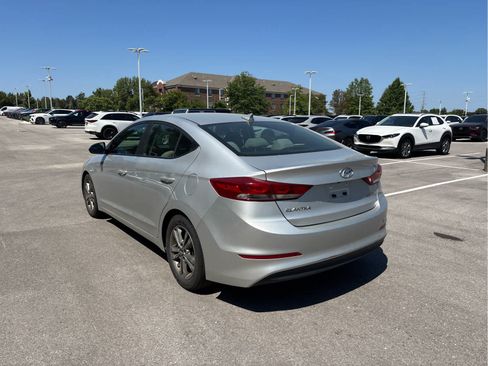 Used 2018 Hyundai Elantra SEL FWD image 3