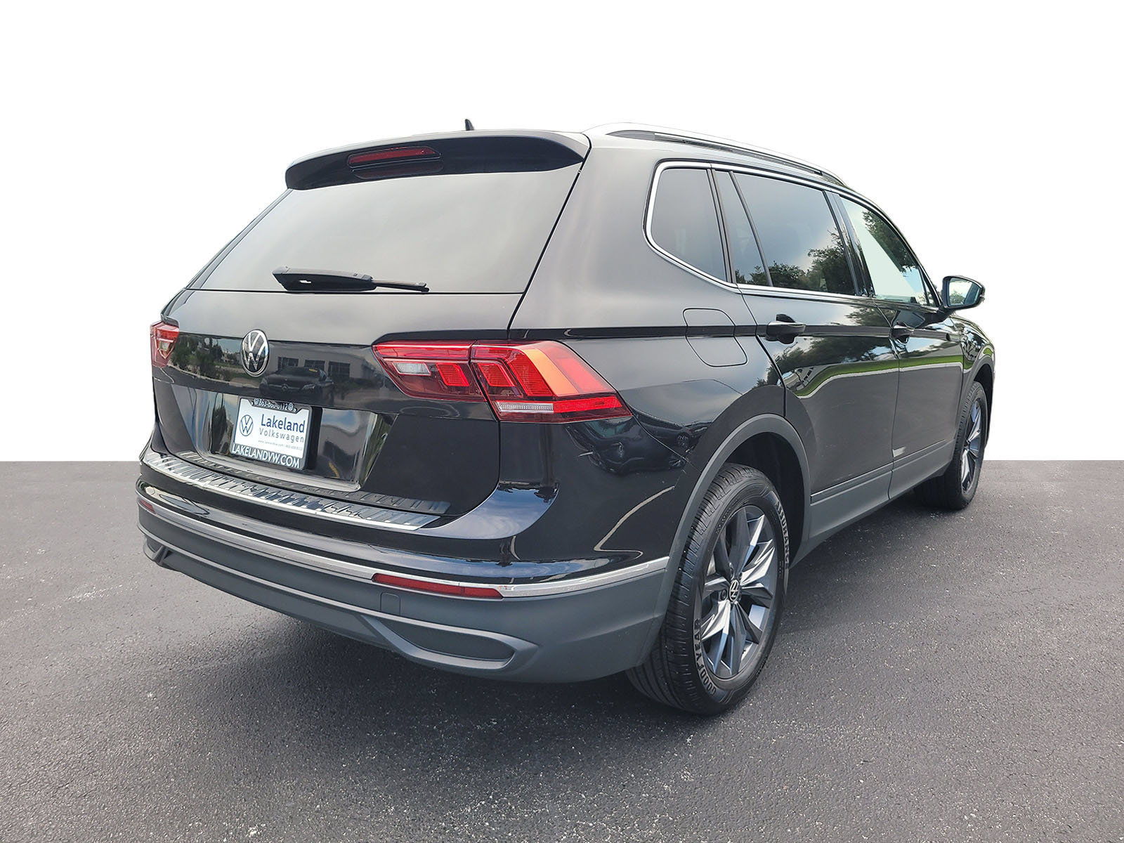 Used 2023 Volkswagen Tiguan SE FWD image 3