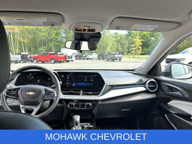 Used 2024 Chevrolet Trax LT w/ Driver Confidence Package FWD image 20