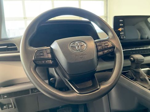 Certified 2023 Toyota Sienna LE image 14