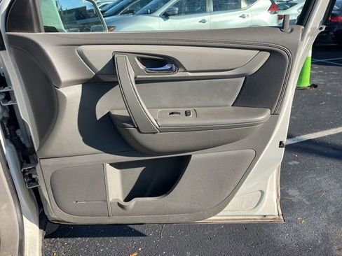 Used 2014 Chevrolet Traverse LT image 29