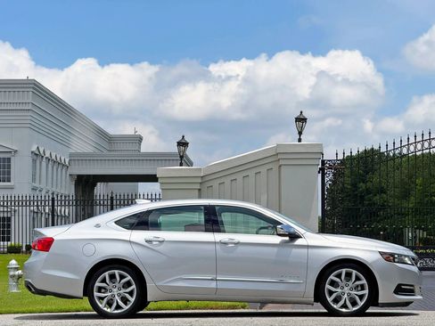 Used 2018 Chevrolet Impala Premier FWD image 6