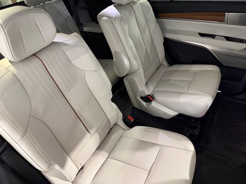 New 2026 Cadillac Vistiq Luxury w/ LPO, Floor Liner Package AWD/4WD image 49