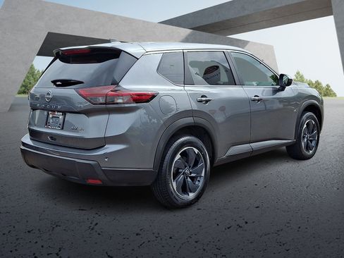 Used 2024 Nissan Rogue SV AWD/4WD image 6