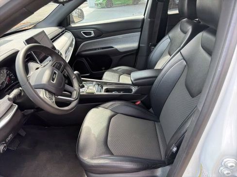 Used 2024 Jeep Compass Latitude AWD/4WD image 6