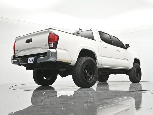Used 2021 Toyota Tacoma SR5 AWD/4WD image 41