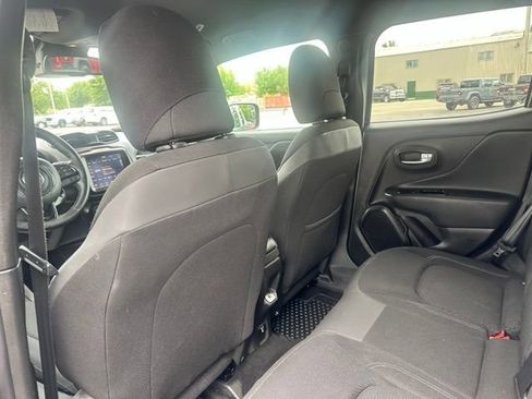 Used 2022 Jeep Renegade Altitude w/ Convenience Group AWD/4WD image 19