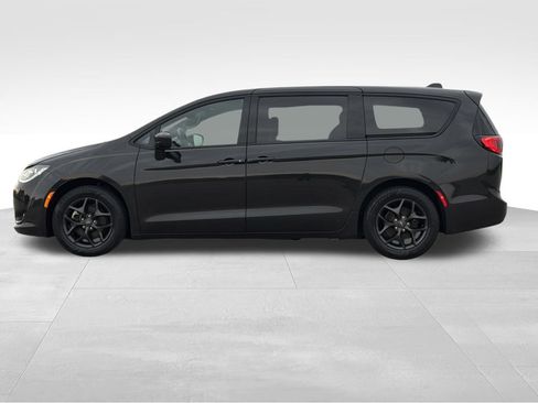 Used 2019 Chrysler Pacifica Touring Plus w/ S Appearance Package FWD image 24