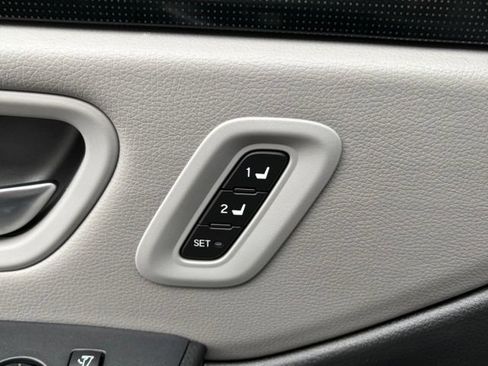 Used 2025 Honda Pilot Elite image 14