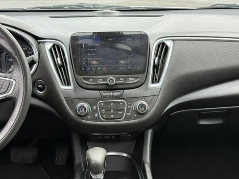 Used 2021 Chevrolet Malibu LT FWD image 12