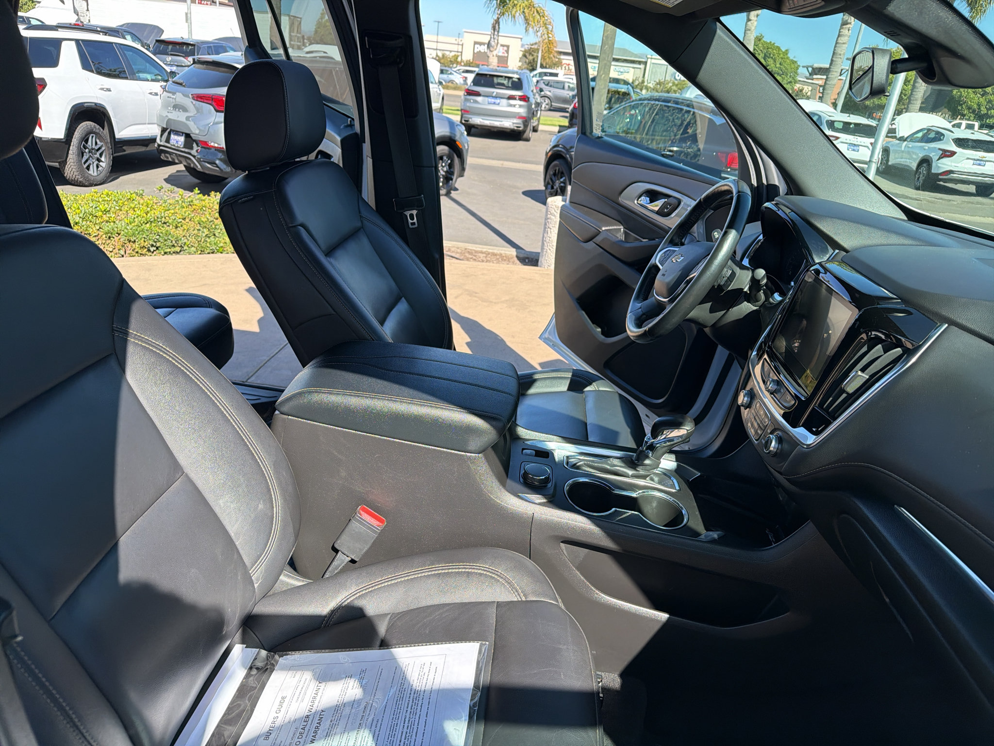 Used 2022 Chevrolet Traverse LT FWD image 17