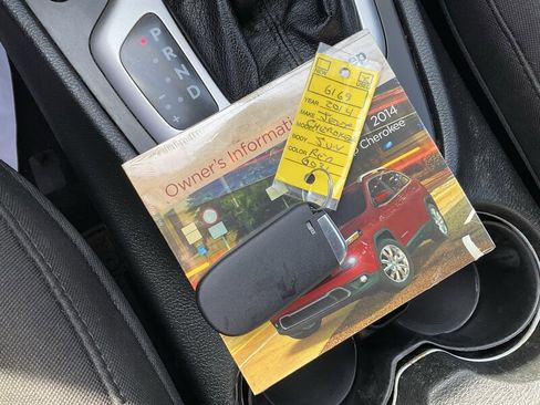 Used 2014 Jeep Cherokee Latitude w/ Comfort/Convenience Group image 40