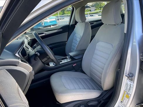 Used 2018 Ford Fusion S FWD image 11