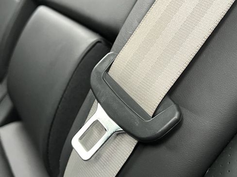 Certified 2022 Porsche Cayenne Platinum Edition image 34