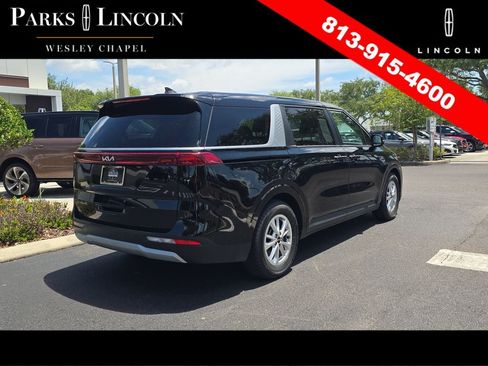 Used 2022 Kia Carnival LX FWD image 4