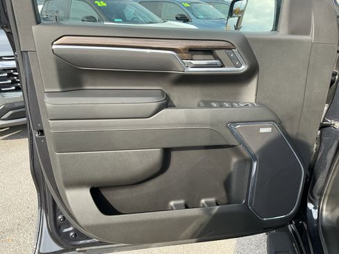 Used 2024 Chevrolet Silverado 1500 LT Trail Boss w/ Convenience Package II image 12